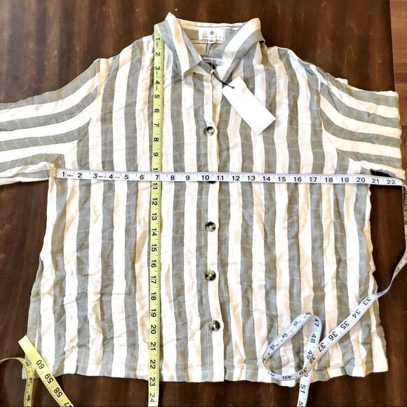 Socialite Stripe Blouse Size Medium - Picture 8 of 13